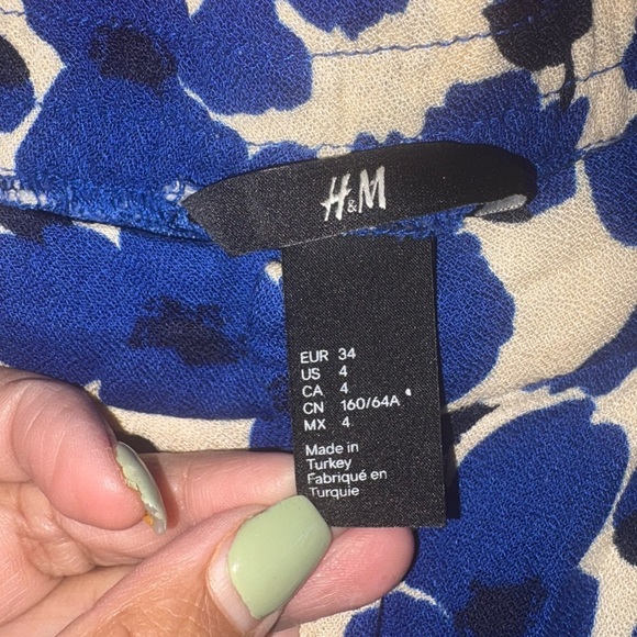 H&M Blue and White Cropped Pants with Giraffe Print - Picture 4 of 5